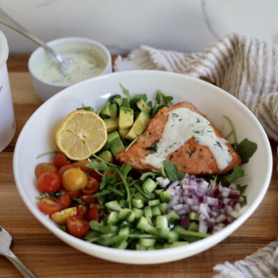 arugula salad with salmon and dill dressing