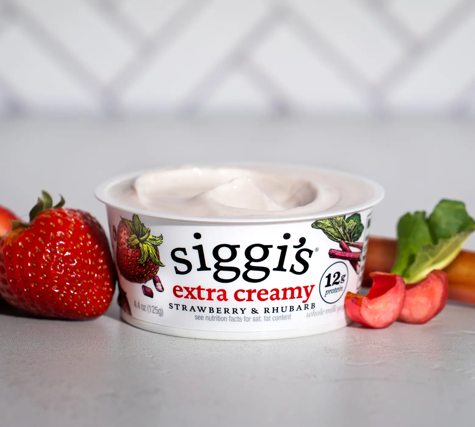 siggi's strawberry & rhubarb whole milk skyr