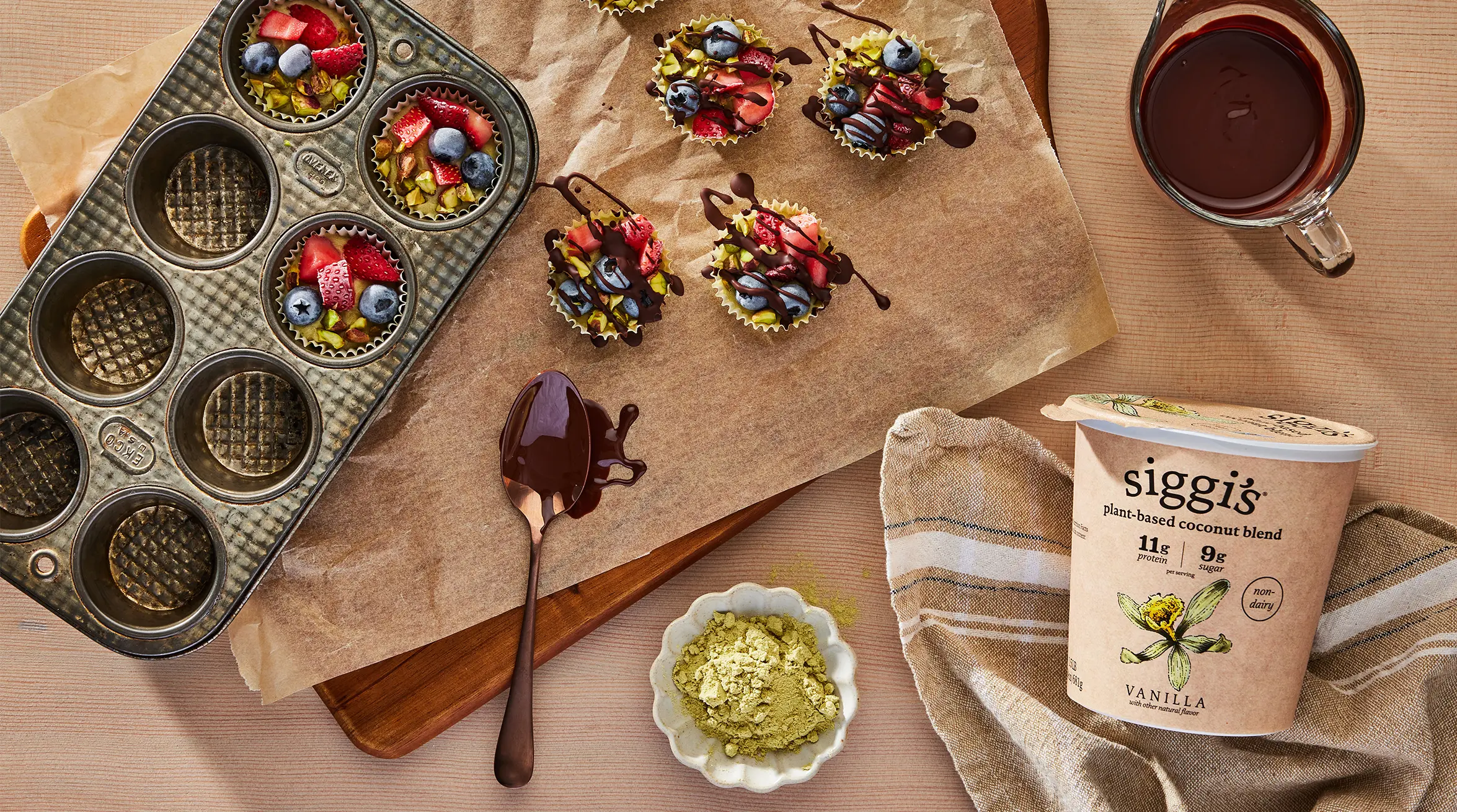 pistachio matcha berry bites