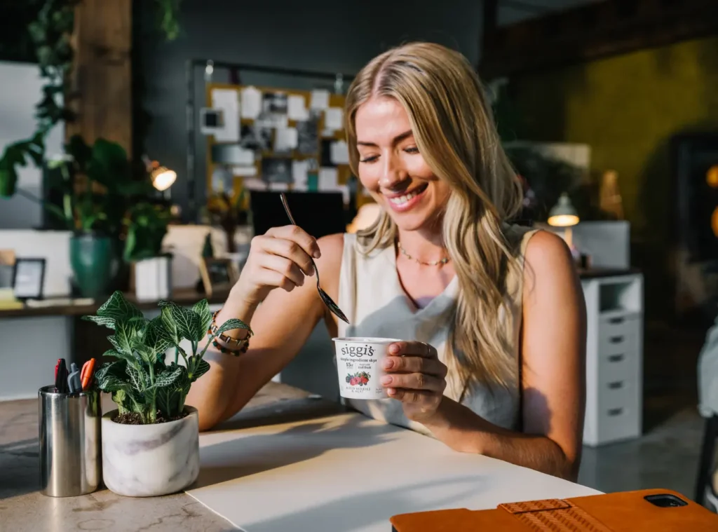 woman eating siggi's mixed berry skyr